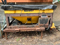 Snowex strooivat - afbeelding 1 van  13