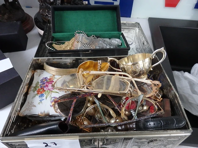 Snuisterijen en juwelen w,o zilver - afbeelding 1 van  7