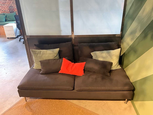 Sofa met kussens - afbeelding 1 van  3