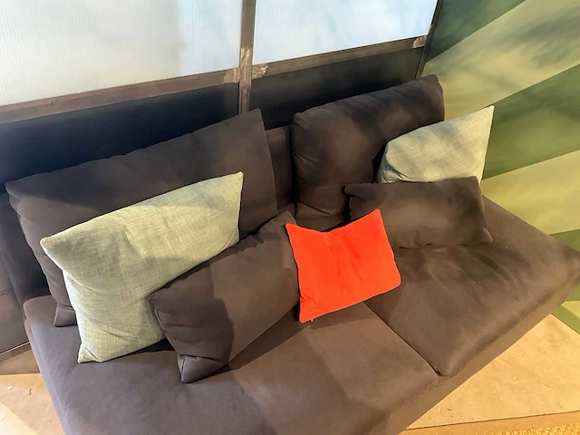 Sofa met kussens - afbeelding 3 van  3