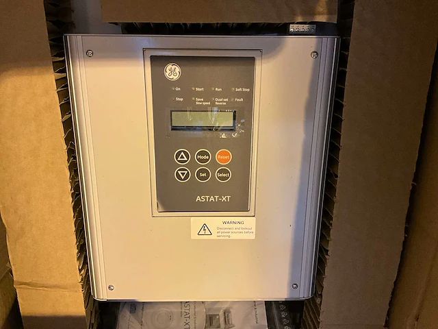 Soft starter astat xt + 2x frequentieregelaar astat plus - afbeelding 1 van  7