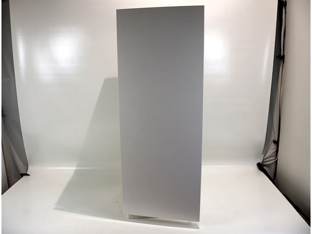 Sokkel met kast - afbeelding 1 van  3