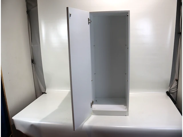 Sokkel met kast - afbeelding 2 van  3