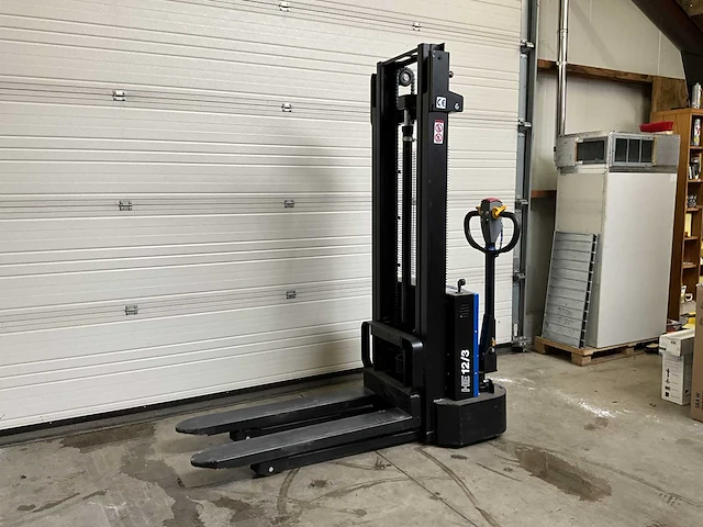 Solid hub lift elektrische stapelaar - afbeelding 1 van  9