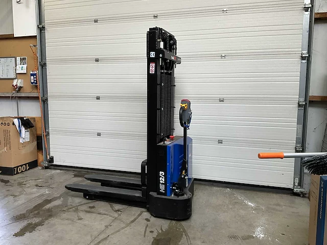 Solid hub lift elektrische stapelaar - afbeelding 3 van  9