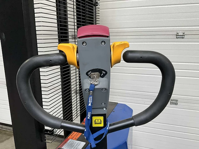 Solid hub lift elektrische stapelaar - afbeelding 7 van  9