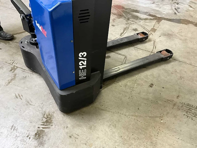 Solid hub lift elektrische stapelaar - afbeelding 8 van  9
