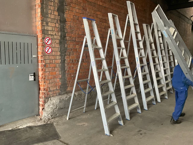 Solide aluminium trapladder - afbeelding 1 van  3