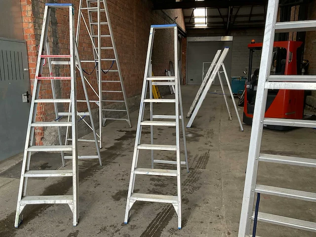 Solide aluminium trapladder - afbeelding 1 van  3