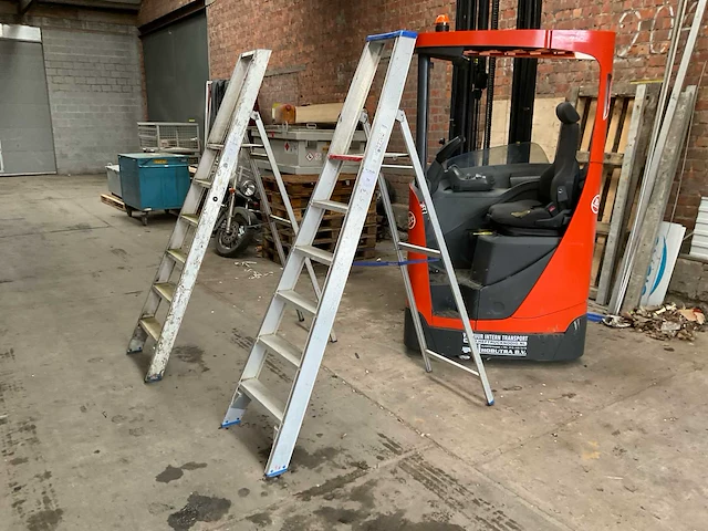 Solide aluminium trapladder - afbeelding 1 van  4