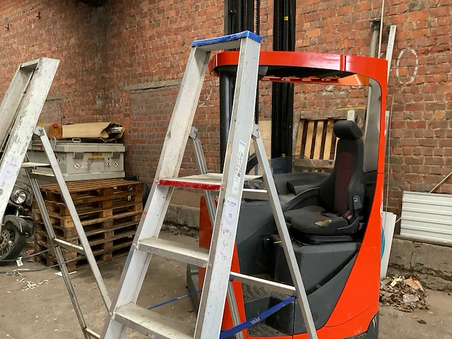 Solide aluminium trapladder - afbeelding 3 van  4