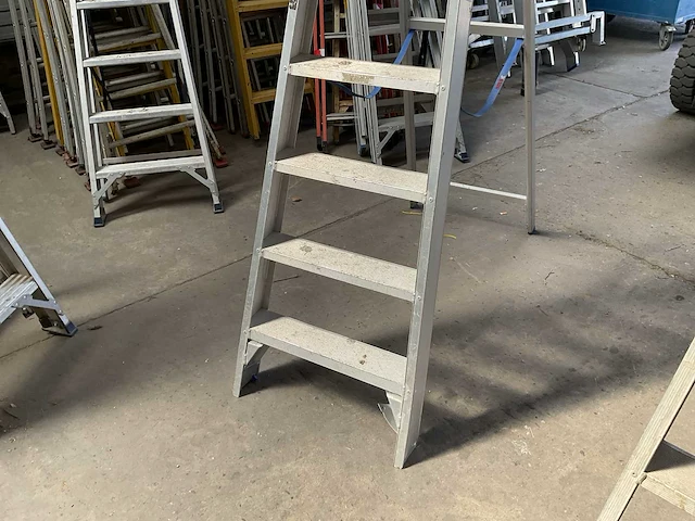 Solide aluminium trapladder - afbeelding 2 van  3