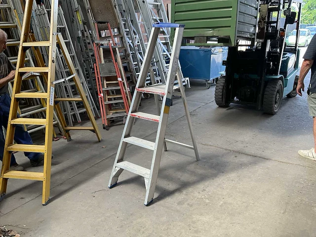 Solide aluminium trapladder - afbeelding 1 van  4