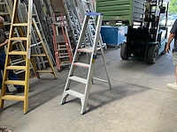 Solide aluminium trapladder - afbeelding 1 van  4