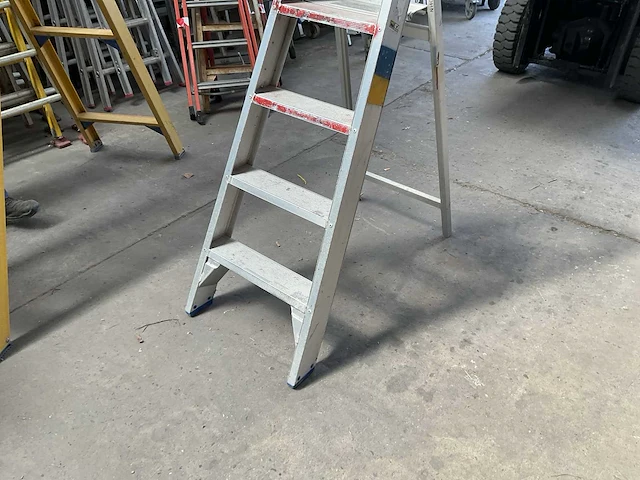 Solide aluminium trapladder - afbeelding 2 van  4