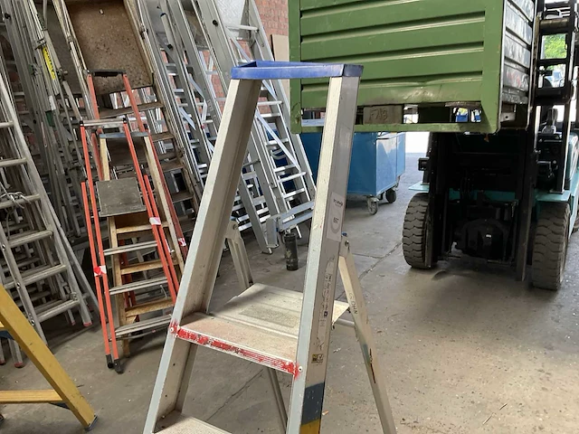 Solide aluminium trapladder - afbeelding 3 van  4