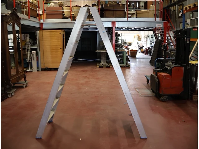 Solide aluminium trapladder - afbeelding 1 van  3