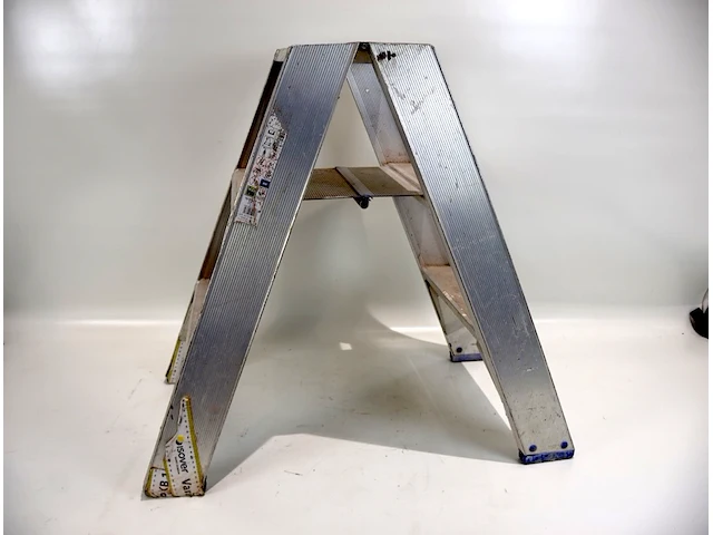 Solide aluminium trapladder - afbeelding 1 van  2