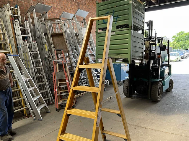 Solide polyester trapladder - afbeelding 3 van  3