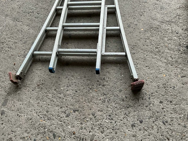 Solide schuifladder - afbeelding 2 van  3