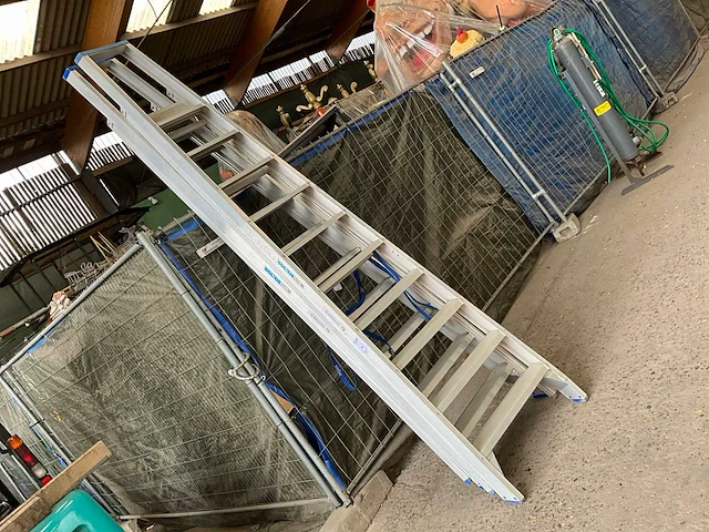 Solide vouwladder (2x) - afbeelding 1 van  3