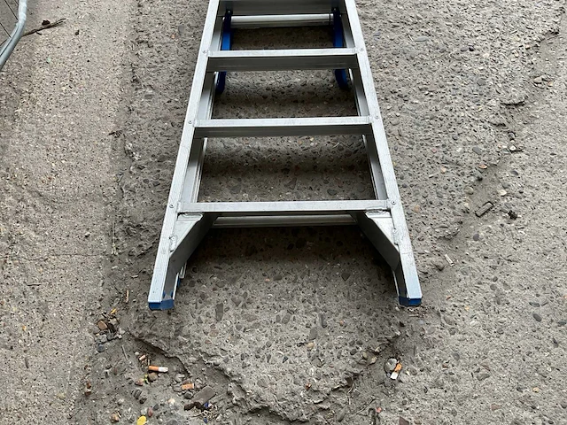 Solide vouwladder - afbeelding 2 van  4