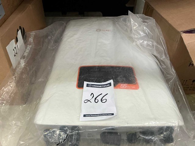 Solis s5-gr1p6k omvormer - afbeelding 1 van  4