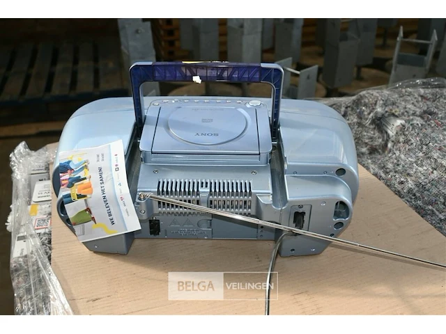 Sony draagbare radio-cd-speler - afbeelding 3 van  5