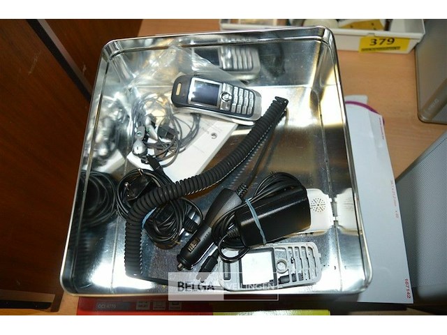 Sony ericsson gsm astrix en obelix editie - afbeelding 2 van  4