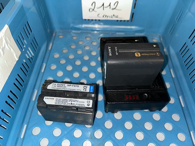 Sony oplaadstation + 2 batterijen - afbeelding 1 van  3