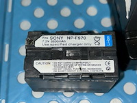 Sony oplaadstation + 2 batterijen - afbeelding 2 van  3
