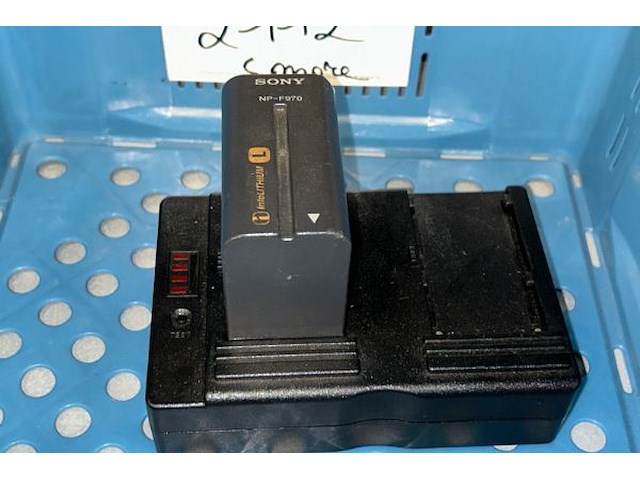 Sony oplaadstation + 2 batterijen - afbeelding 3 van  3