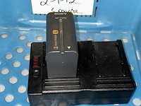 Sony oplaadstation + 2 batterijen - afbeelding 3 van  3