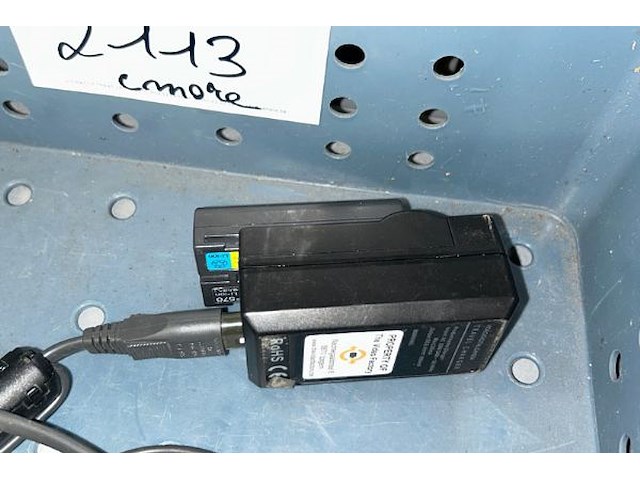 Sony oplaadstation + 2 batterijen - afbeelding 2 van  5