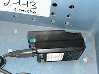 Sony oplaadstation + 2 batterijen - afbeelding 2 van  5