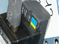 Sony oplaadstation + 2 batterijen - afbeelding 3 van  5