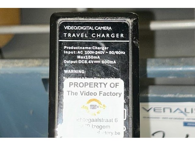 Sony oplaadstation + 2 batterijen - afbeelding 5 van  5