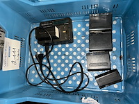 Sony oplaadstation + 5 batterijen