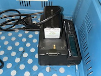 Sony oplaadstation + 5 batterijen - afbeelding 2 van  4
