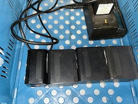 Sony oplaadstation + 5 batterijen - afbeelding 4 van  4