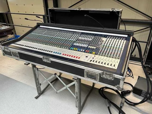 Soundcraft mh3 32 + 4 + dubbele voeding cps850 - afbeelding 1 van  4