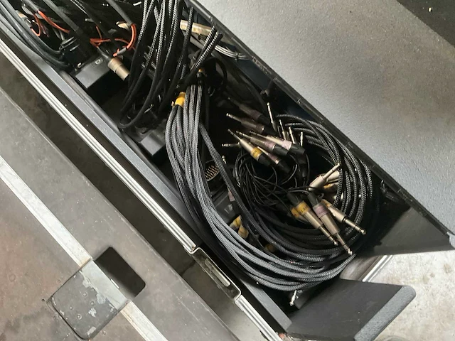 Soundcraft mh3 32ch + psu cps 800 - afbeelding 4 van  12