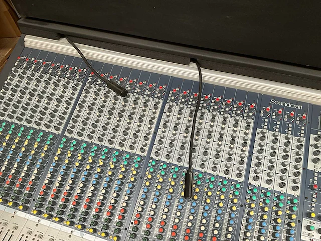 Soundcraft mh3 40ch + psu cps 800 - afbeelding 13 van  15