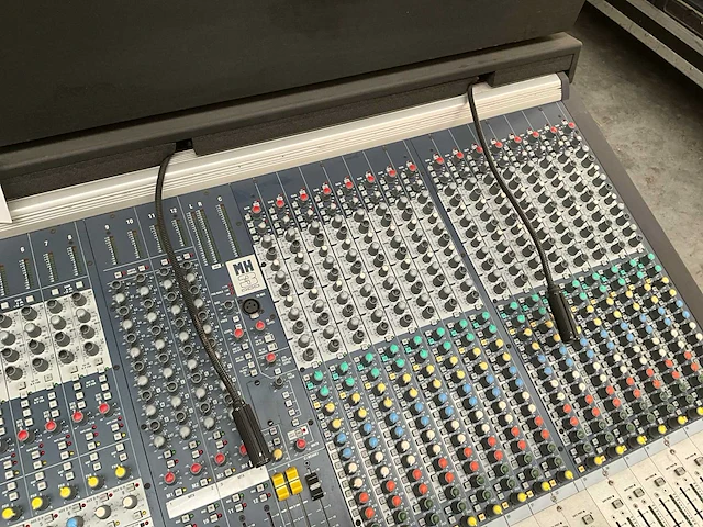 Soundcraft mh3 40ch + psu cps 800 - afbeelding 14 van  15