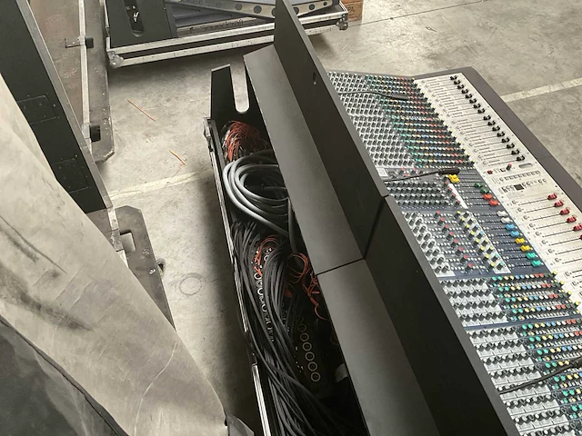 Soundcraft mh3 40ch + psu cps 800 - afbeelding 15 van  15