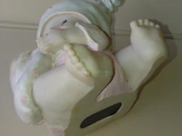 Spaarpot baby met doekje - afbeelding 8 van  11