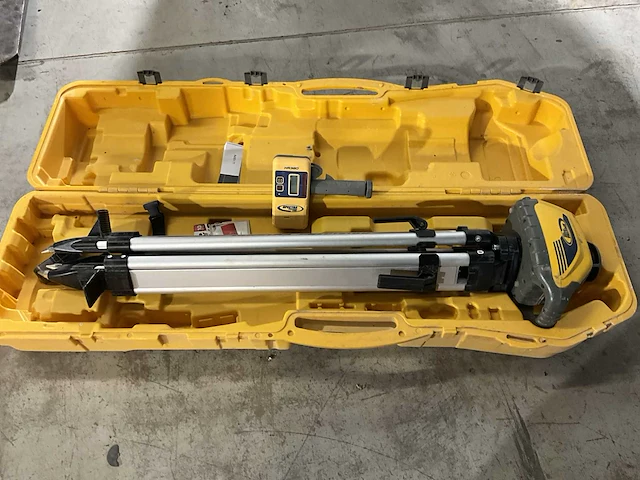 Spectra precision ll100 n horizontale bouwlaser - afbeelding 1 van  4