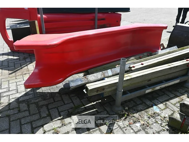 Speeltoestel met glijbaan - afbeelding 2 van  5