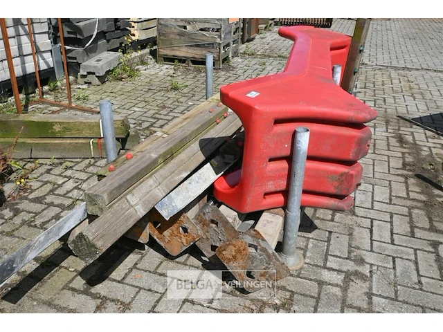 Speeltoestel met glijbaan - afbeelding 4 van  5