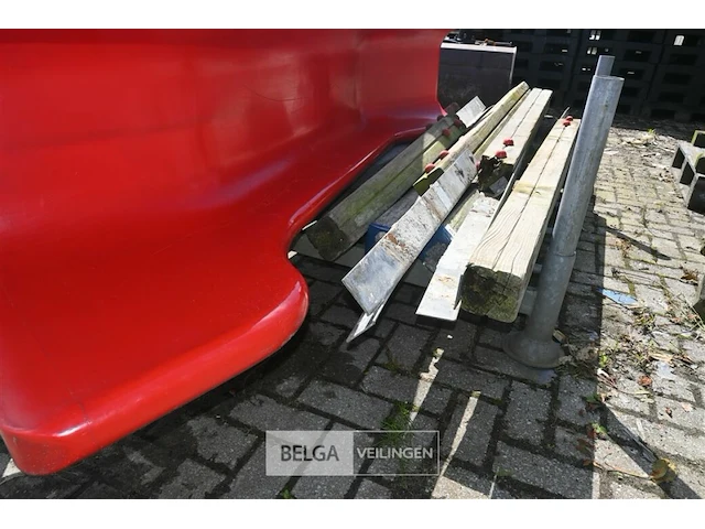 Speeltoestel met glijbaan - afbeelding 5 van  5